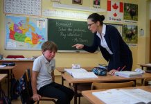 Chłopcy mają w szkole “pod górkę” – raport z Quebecu