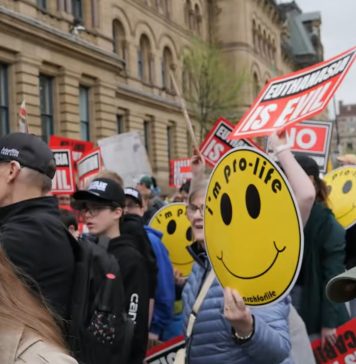 Sąd uznał, że na Wzgórzu Parlamentarnym można eksponować znaki antyaborcyjne przedstawiające abortowane płody