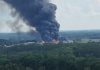 Gigantyczny pożar fabryki aerosoli w Charnowie, koło Ustki ludzie uciekają z domów