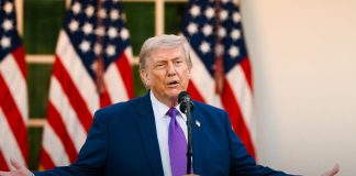 Trump: Trump grozi Kanadzie nowymi cłami za dym z pożarów. To wina złej gospodarki leśnej