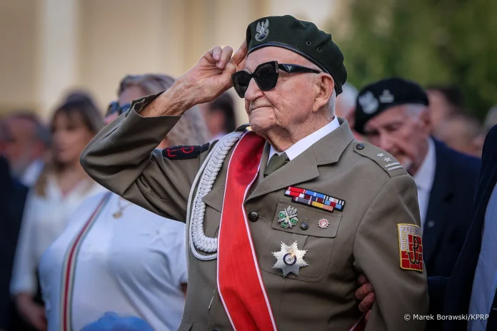012_Prezydent_Karol_Nawrocki_Msza_sw_polowa_Apel_Poleglych_obchody_82_rocznicy_Powstania_Warszawskiego_20260731_MB_21914