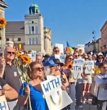 Ukrainka na wiecu KOD: „Polacy nie mają monopolu na Polskę. Moja Polska jest tutaj”