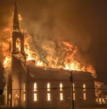 Kolejny historyczny kościół spłonął w Kanadzie. Podejrzany o podpalenie został aresztowany