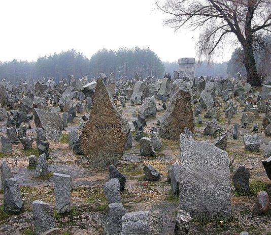 Żydzi z pretensjami o polską pamięć. Katolicyzacja Treblinki?