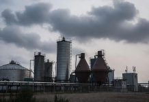 Stany Zjednoczone kupują tanie rosyjskie nawozy, które Unia Europejska blokuje cłami