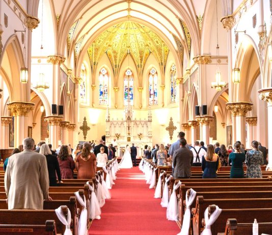 Po raz pierwszy młodzi Kanadyjczycy okazują się bardziej religijni od swoich rodziców