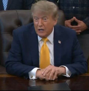 Trump grozi zastopowaniem całego handlu z Kanadą.
