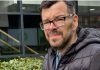Kirk Loco przed sądem w Bray za retweet. Sprawa o „fałszywe informacje” i wolność słowa w Irlandii