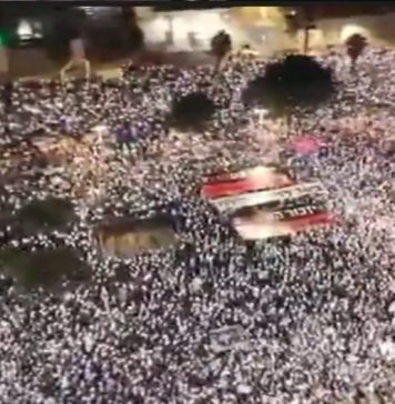 100 tysięcy protestujących w Tel Awiwie na trzy dni przed wyborami. Rodziny zakładników żądają komisji ds. 7 października, Eisenkot witany jako „następny premier”