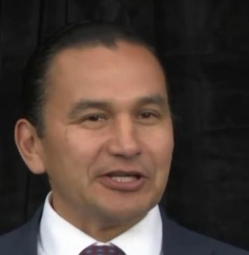 Wreszcie głos rozsądku: Premier Manitoby – wzywa do zlikwidowania rasowego dokumentu tożsamości